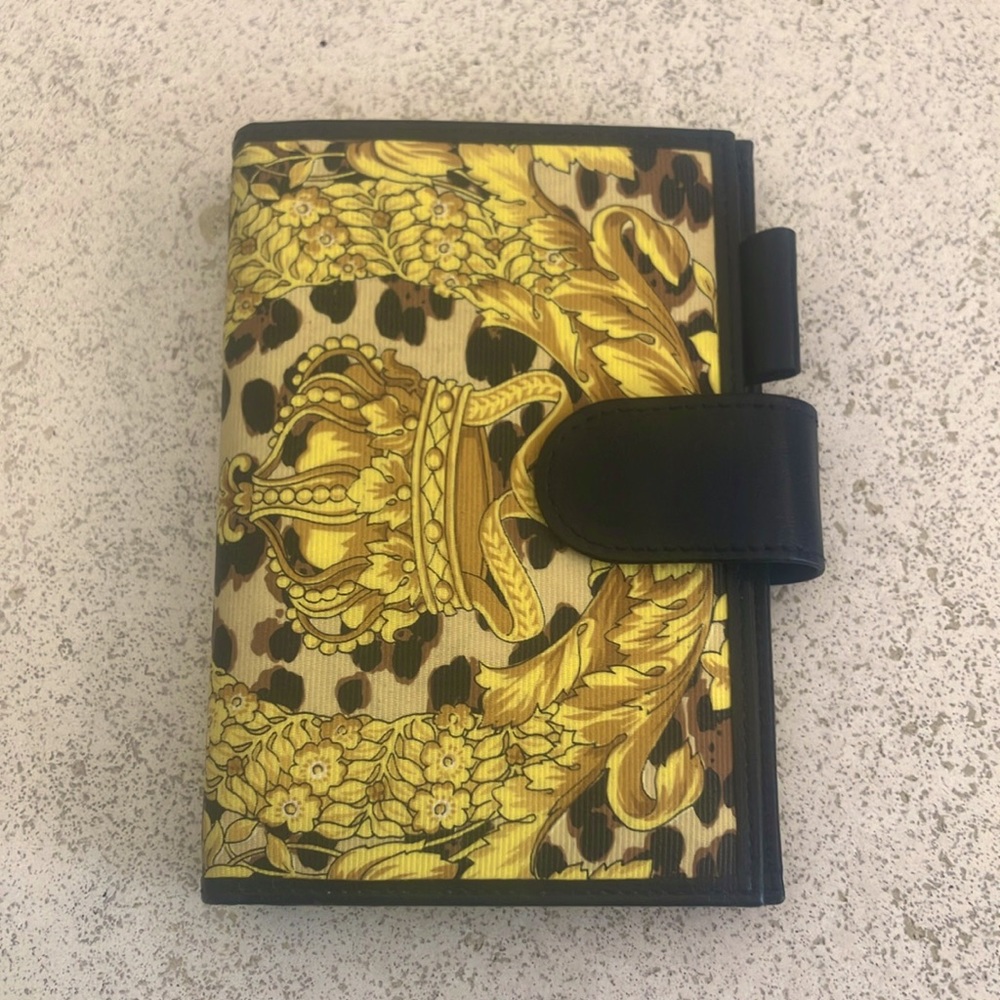 VERSACE AGENDA